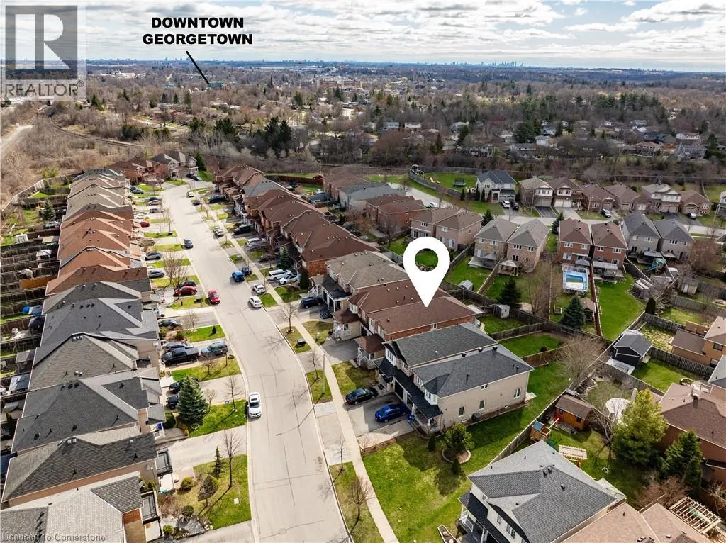 85 MOWAT Crescent
