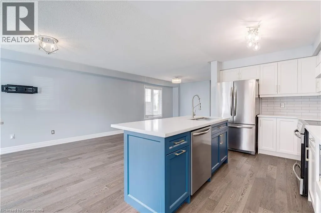 85 MOWAT Crescent