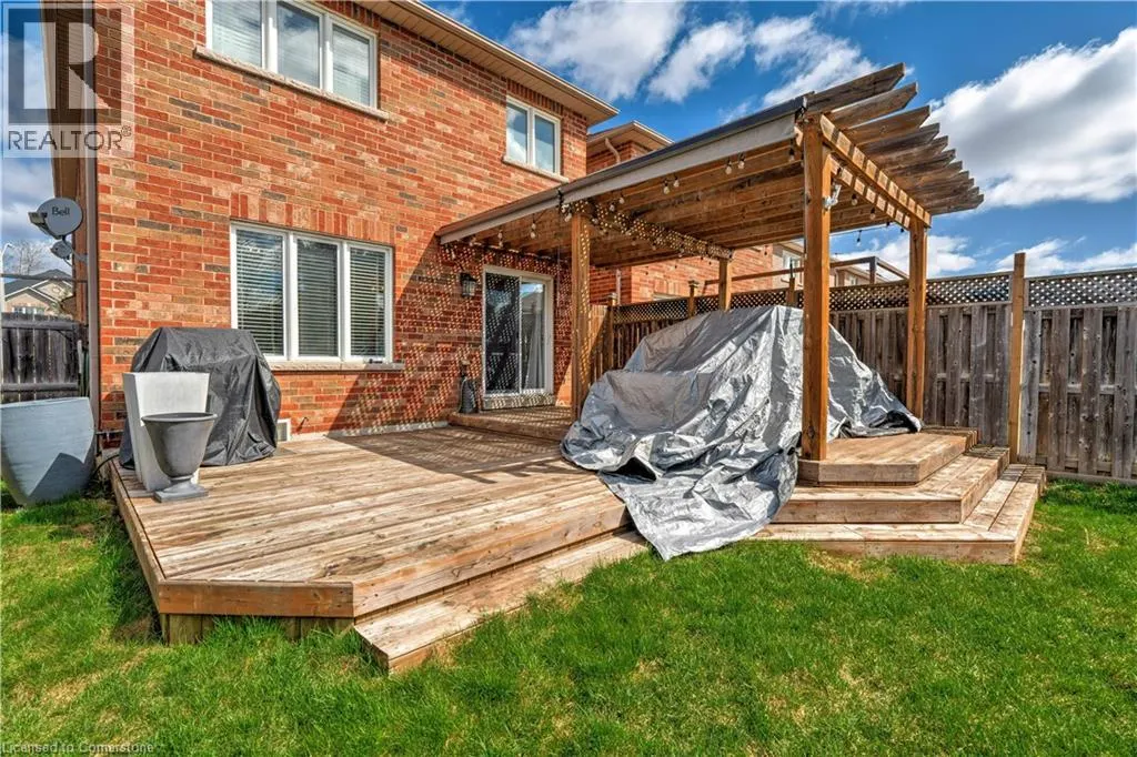 85 MOWAT Crescent