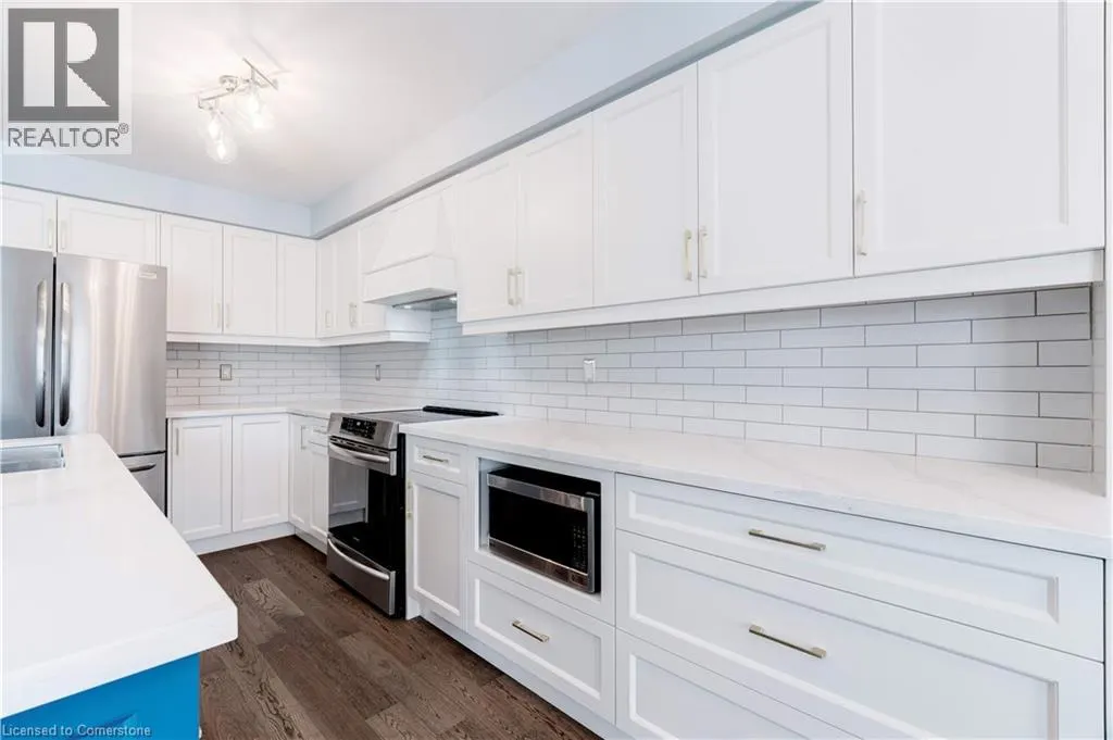 85 MOWAT Crescent
