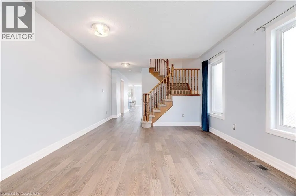 85 MOWAT Crescent