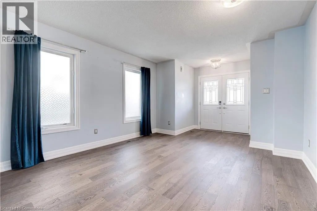 85 MOWAT Crescent