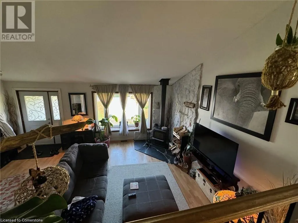 24 WOODHOUSE Avenue