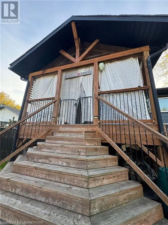 24 WOODHOUSE Avenue