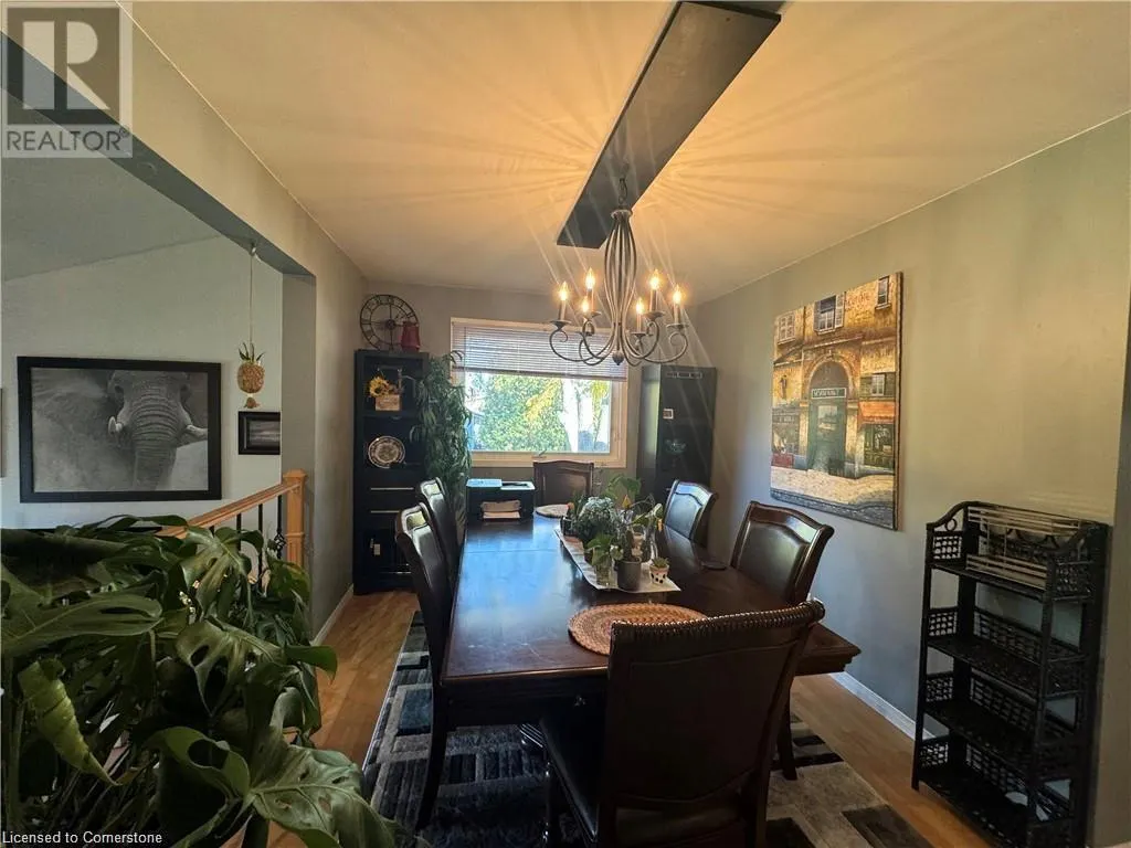 24 WOODHOUSE Avenue