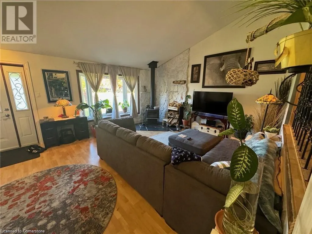 24 WOODHOUSE Avenue