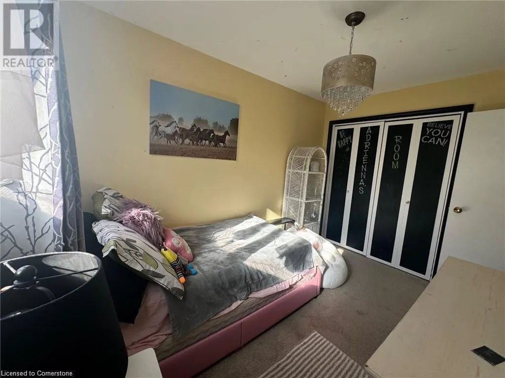 24 WOODHOUSE Avenue