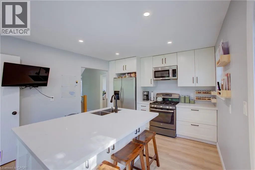 765 WOODHILL Drive
