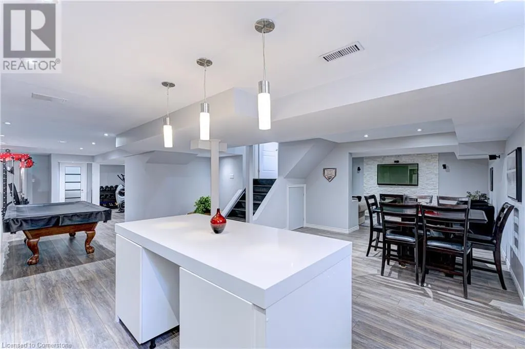 1406 MARSHALL Crescent
