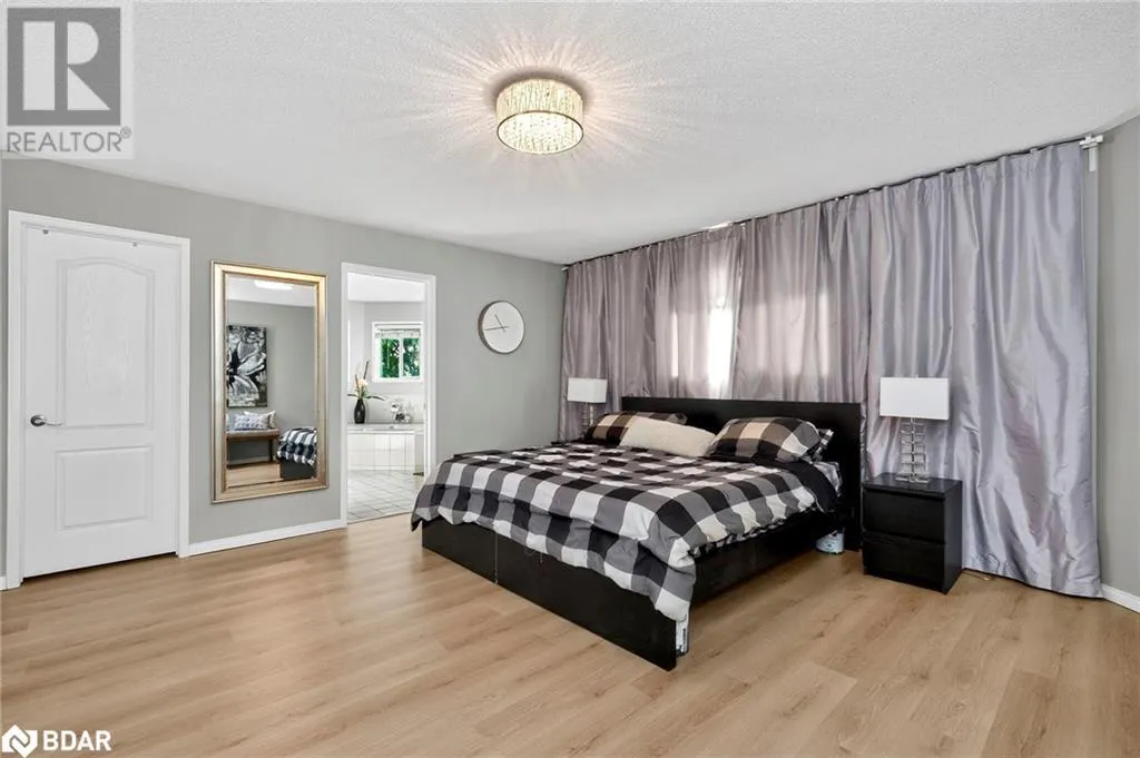 7 BANINGTON Crescent