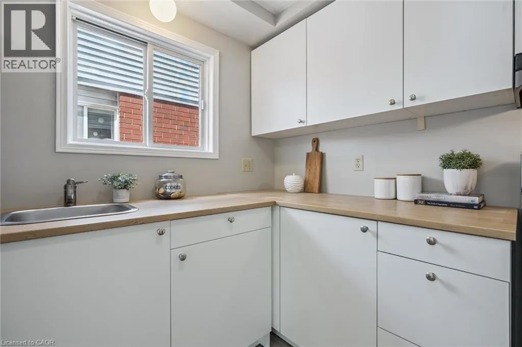 71 MOSS Place
