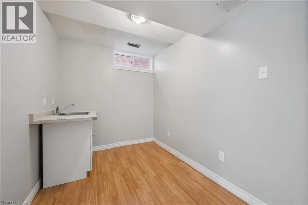 71 MOSS Place