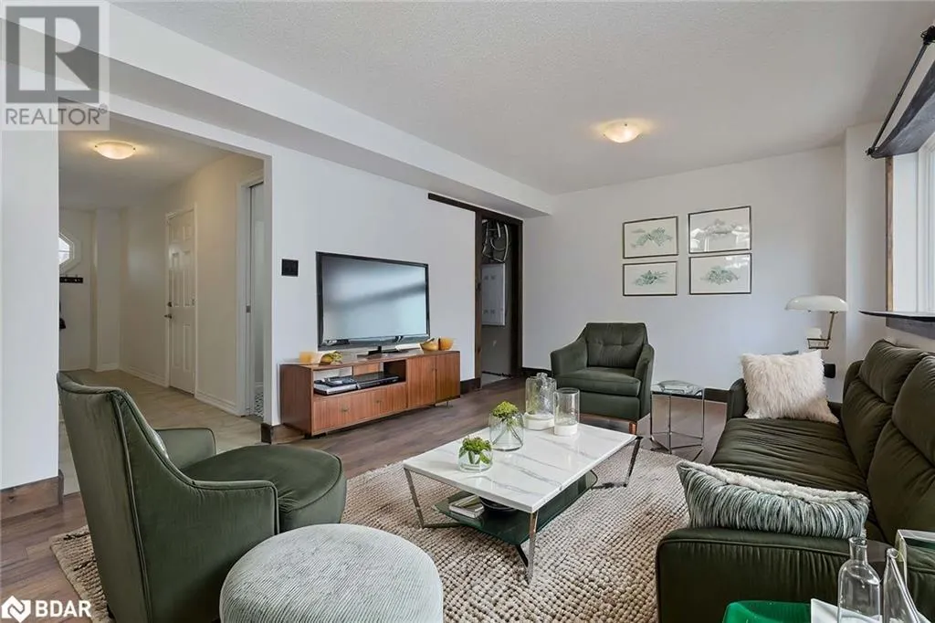 57 FERNDALE Drive S Unit# 7, #7