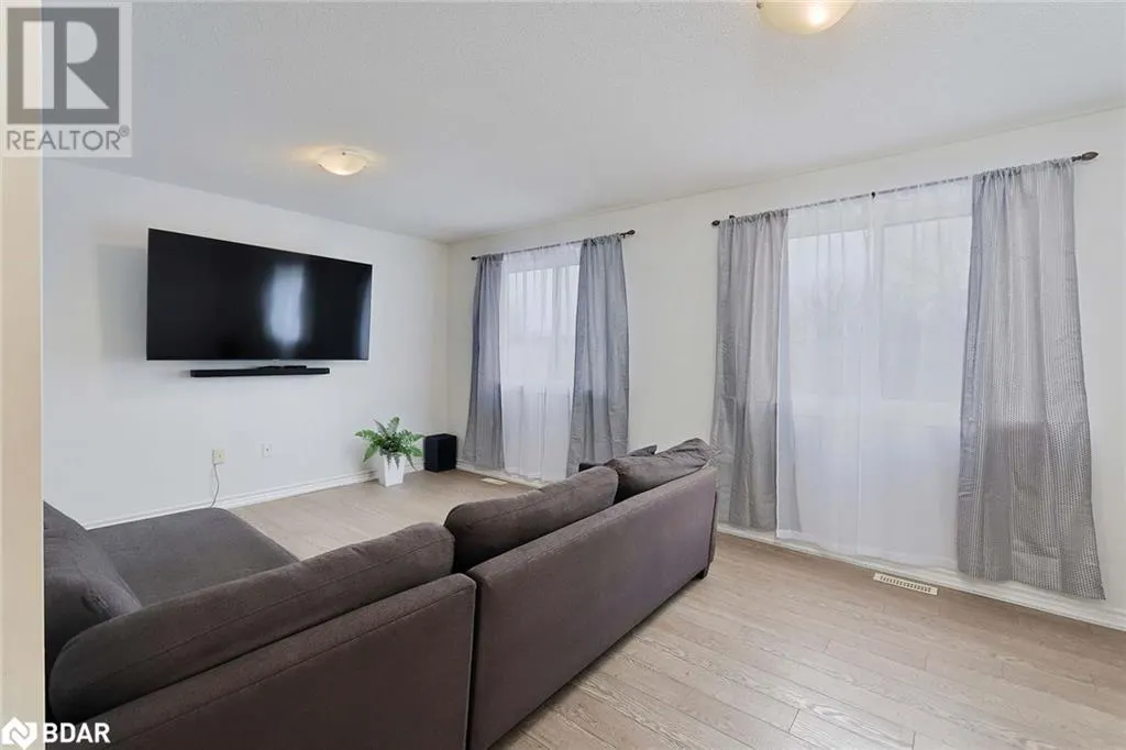 57 FERNDALE Drive S Unit# 7, #7