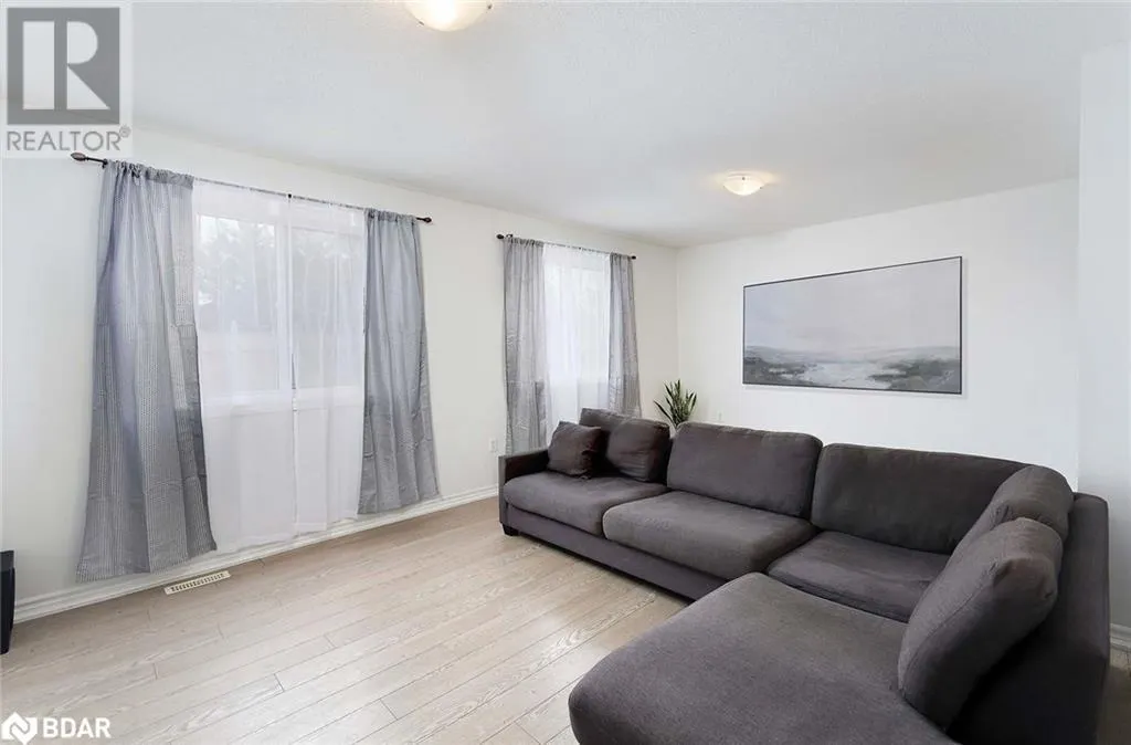 57 FERNDALE Drive S Unit# 7, #7