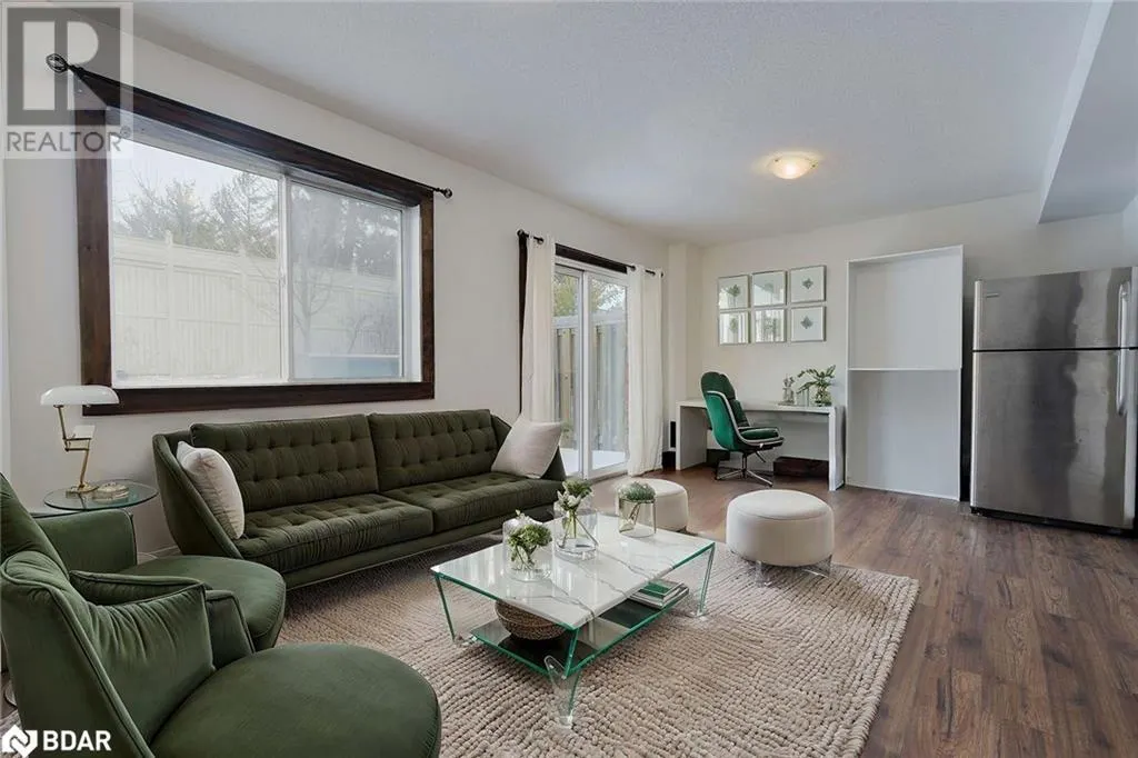 57 FERNDALE Drive S Unit# 7, #7