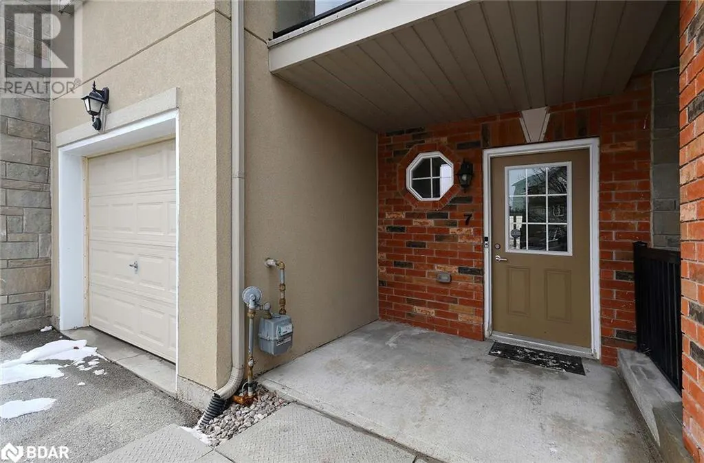 57 FERNDALE Drive S Unit# 7, #7