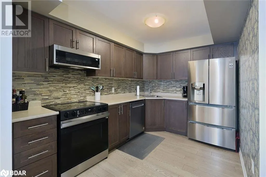 57 FERNDALE Drive S Unit# 7, #7