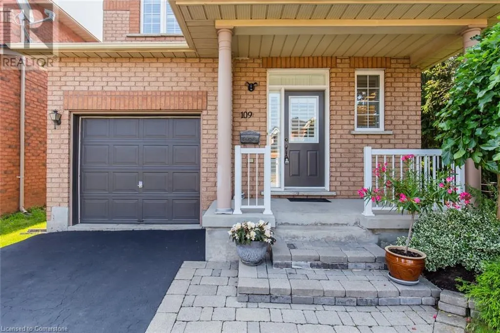 109 PEACHWOOD Crescent