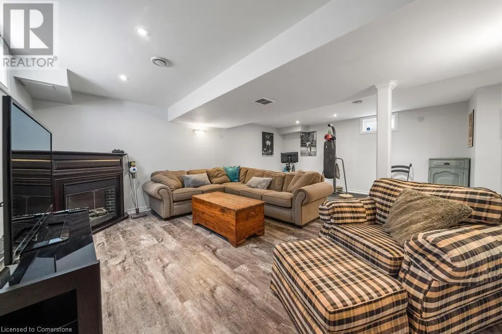 12 VALRIDGE Court