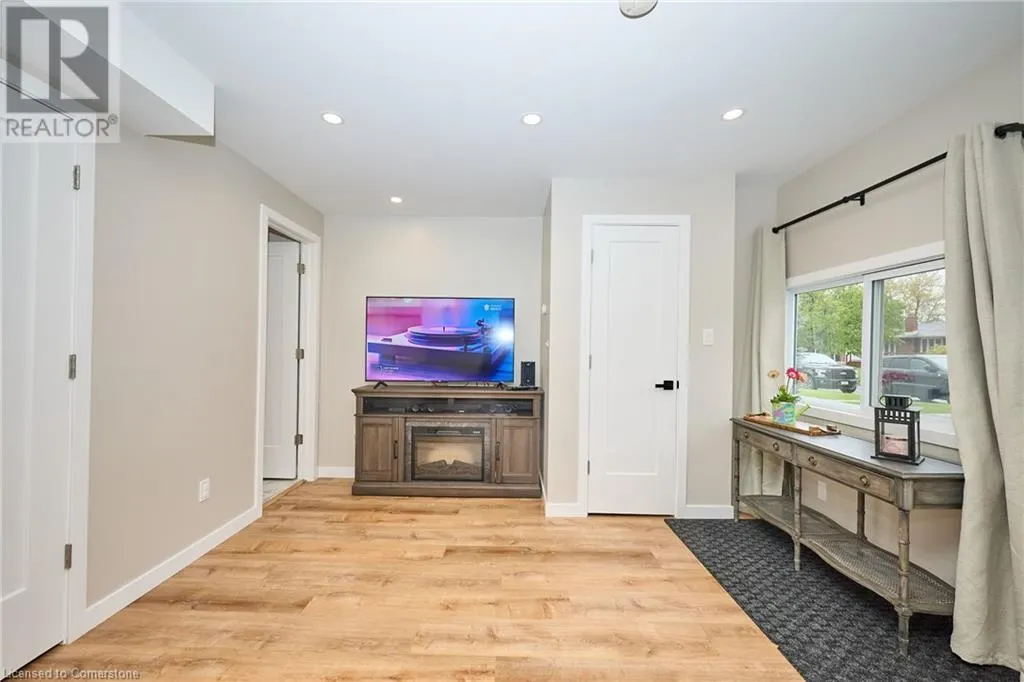 162 DUFFERIN Avenue