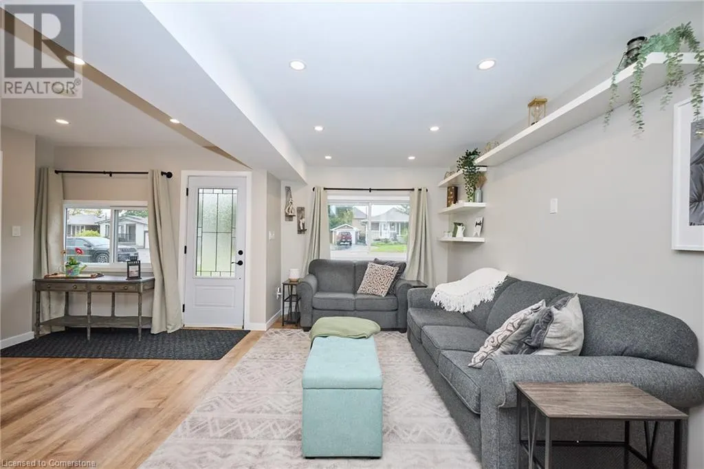 162 DUFFERIN Avenue