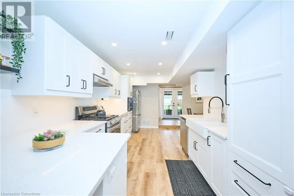 162 DUFFERIN Avenue