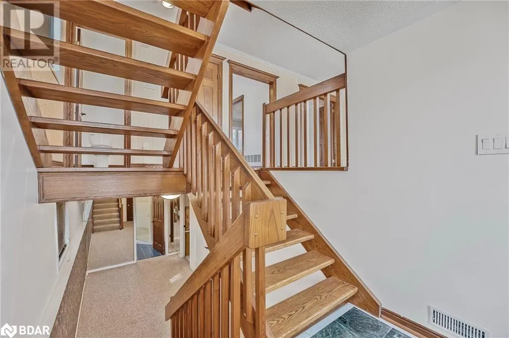 36 KEMPENFELT Drive
