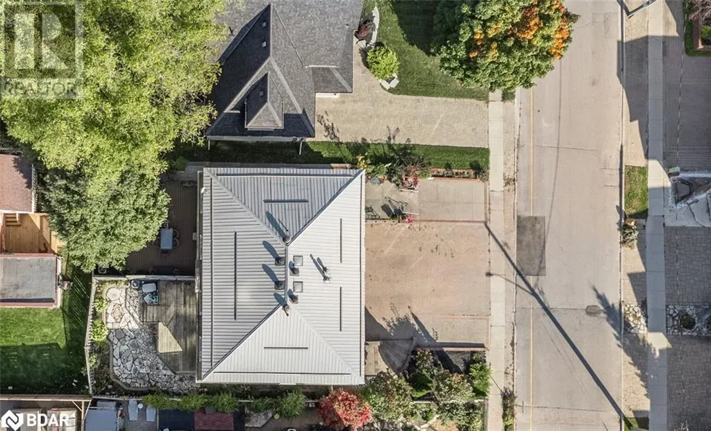 36 KEMPENFELT Drive