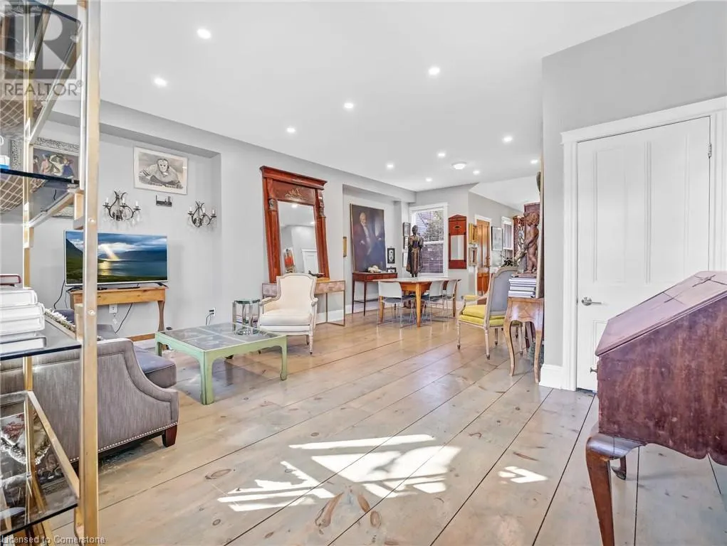 80 FERRIE Street W