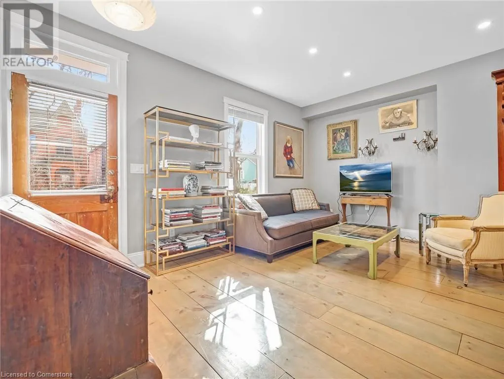 80 FERRIE Street W