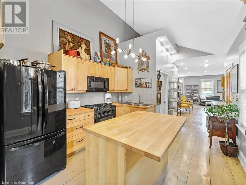 80 FERRIE Street W