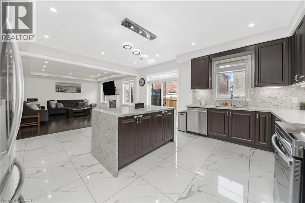 1531 MENDELSON Heights