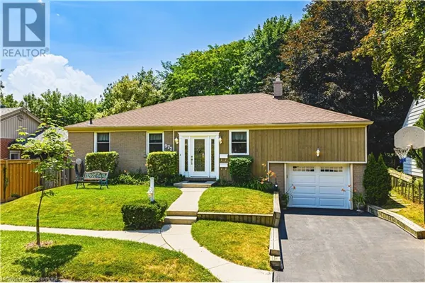 972 KINGSWAY Drive