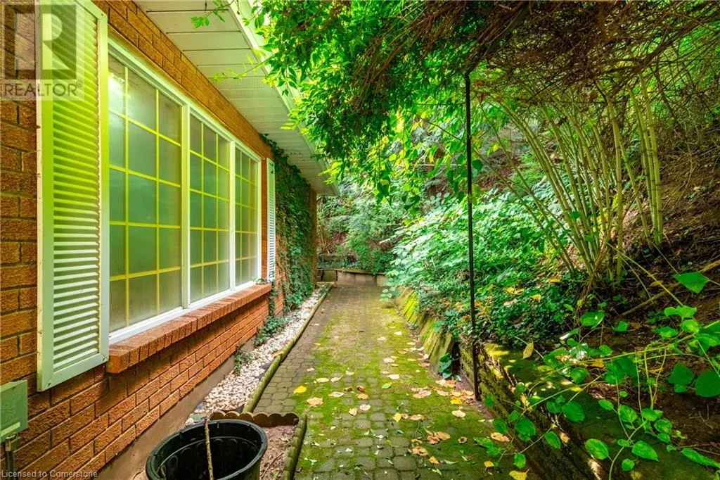 2083 HOLLOW Road