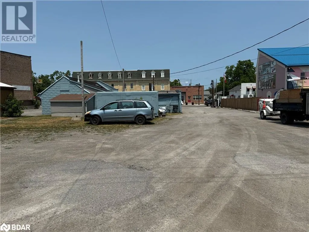 40 KING Street E