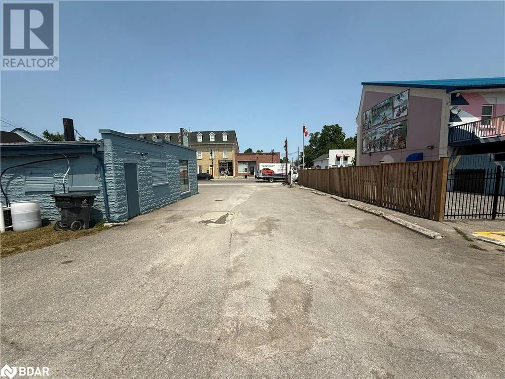 40 KING Street E