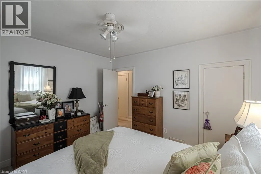 94 QUEENSWAY Road E