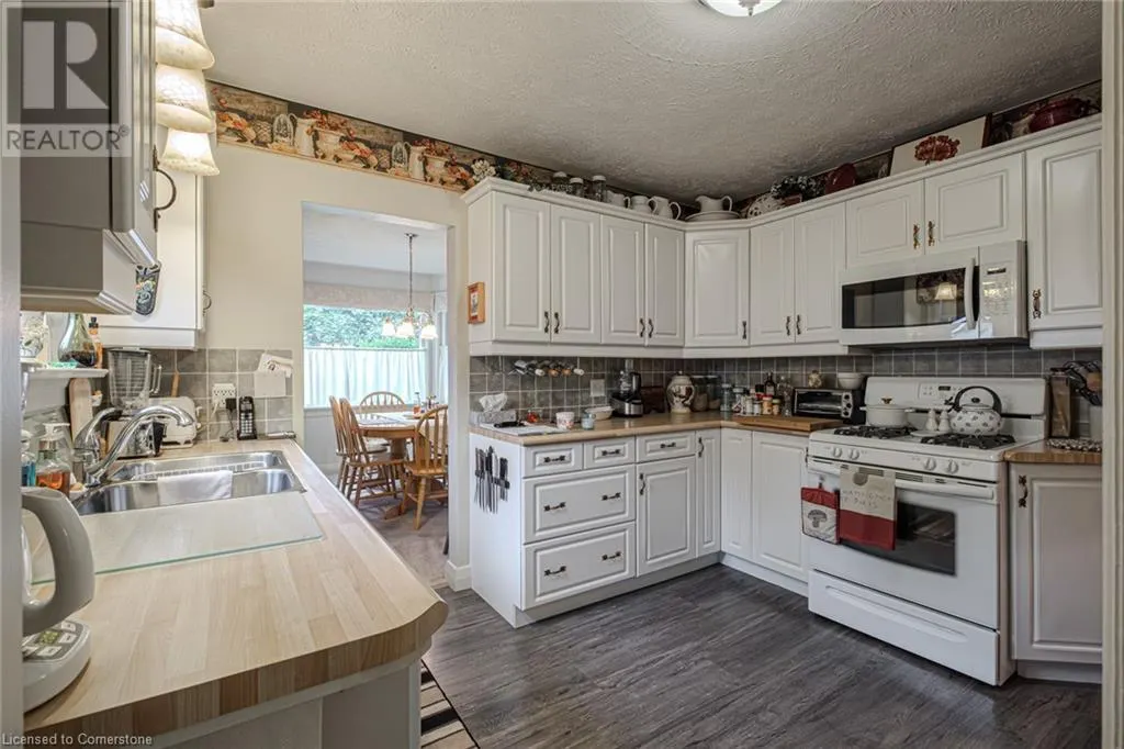 94 QUEENSWAY Road E