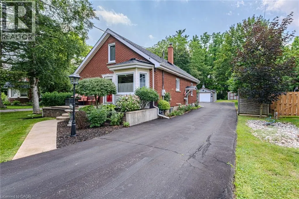 94 QUEENSWAY Road E