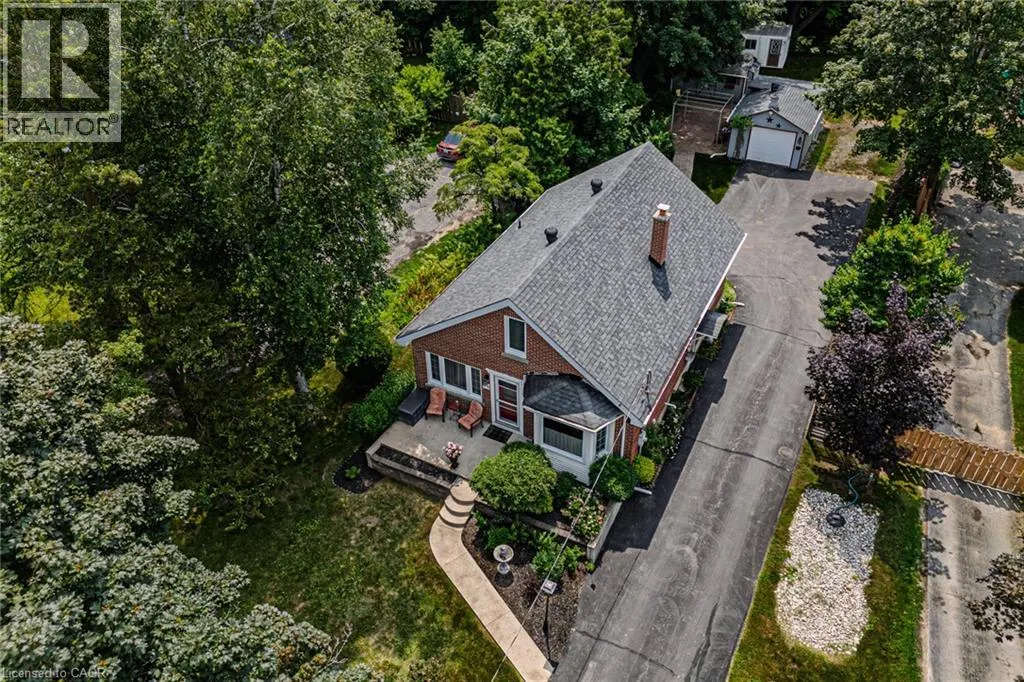 94 QUEENSWAY Road E