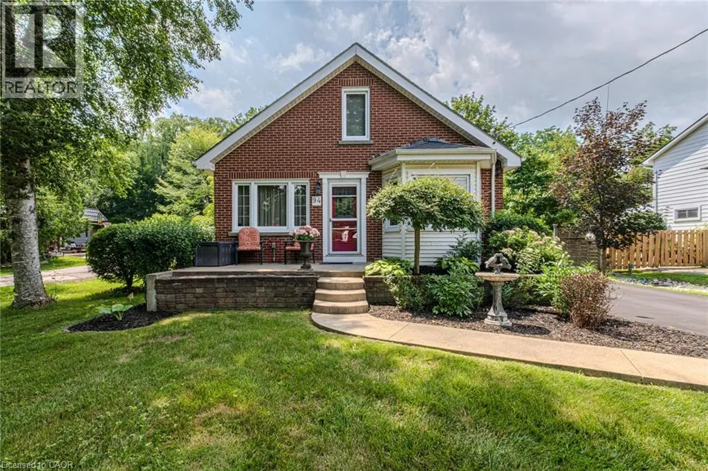 94 QUEENSWAY Road E