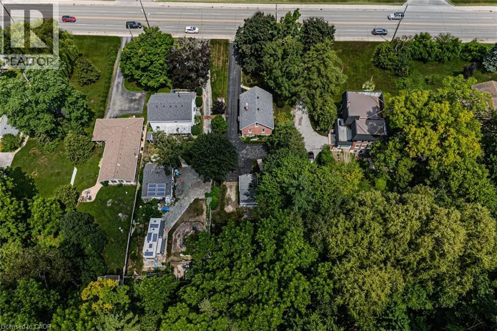 94 QUEENSWAY Road E