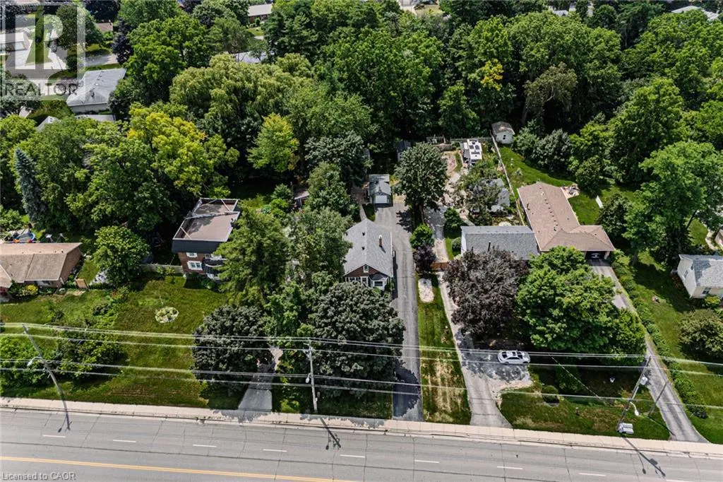 94 QUEENSWAY Road E