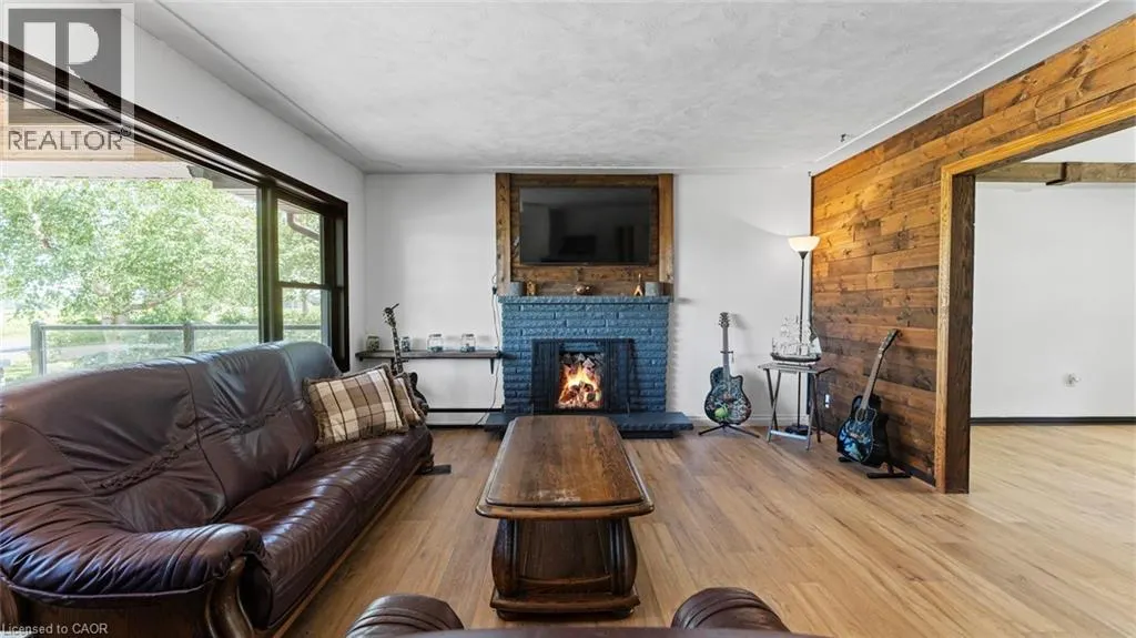 905 BLUELINE Road