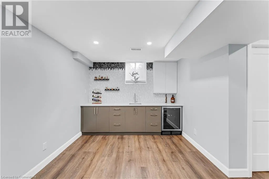 2 COLTON Circle
