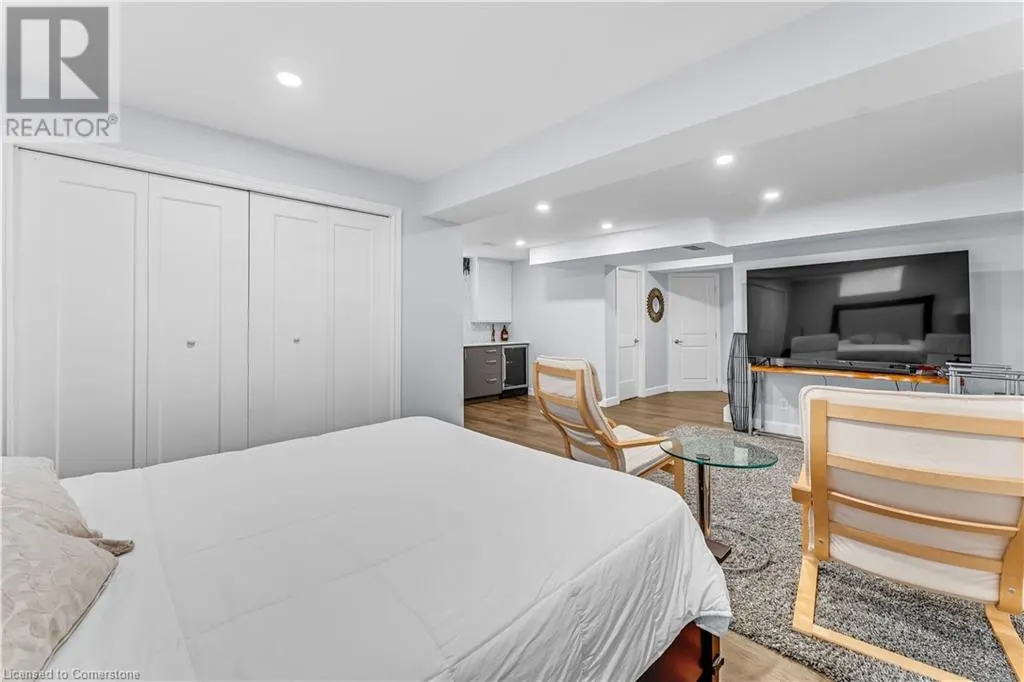 2 COLTON Circle