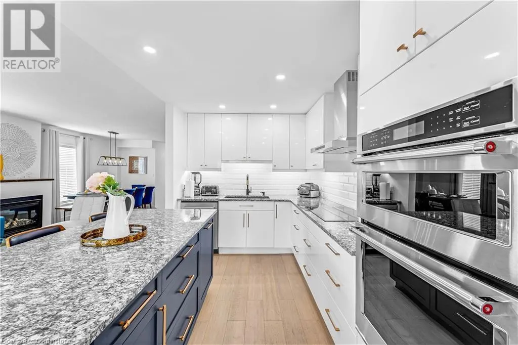 2 COLTON Circle