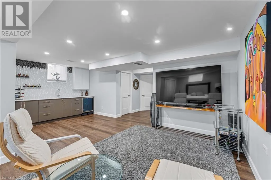 2 COLTON Circle