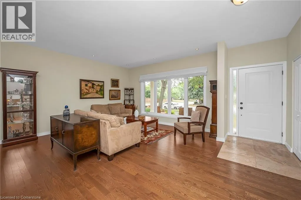 285 SURREY Drive